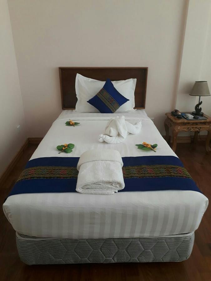 Famous Hotel Loikaw Εξωτερικό φωτογραφία